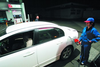 汽油柴油今起涨价 93#汽油5.23元\/升0#柴油5元